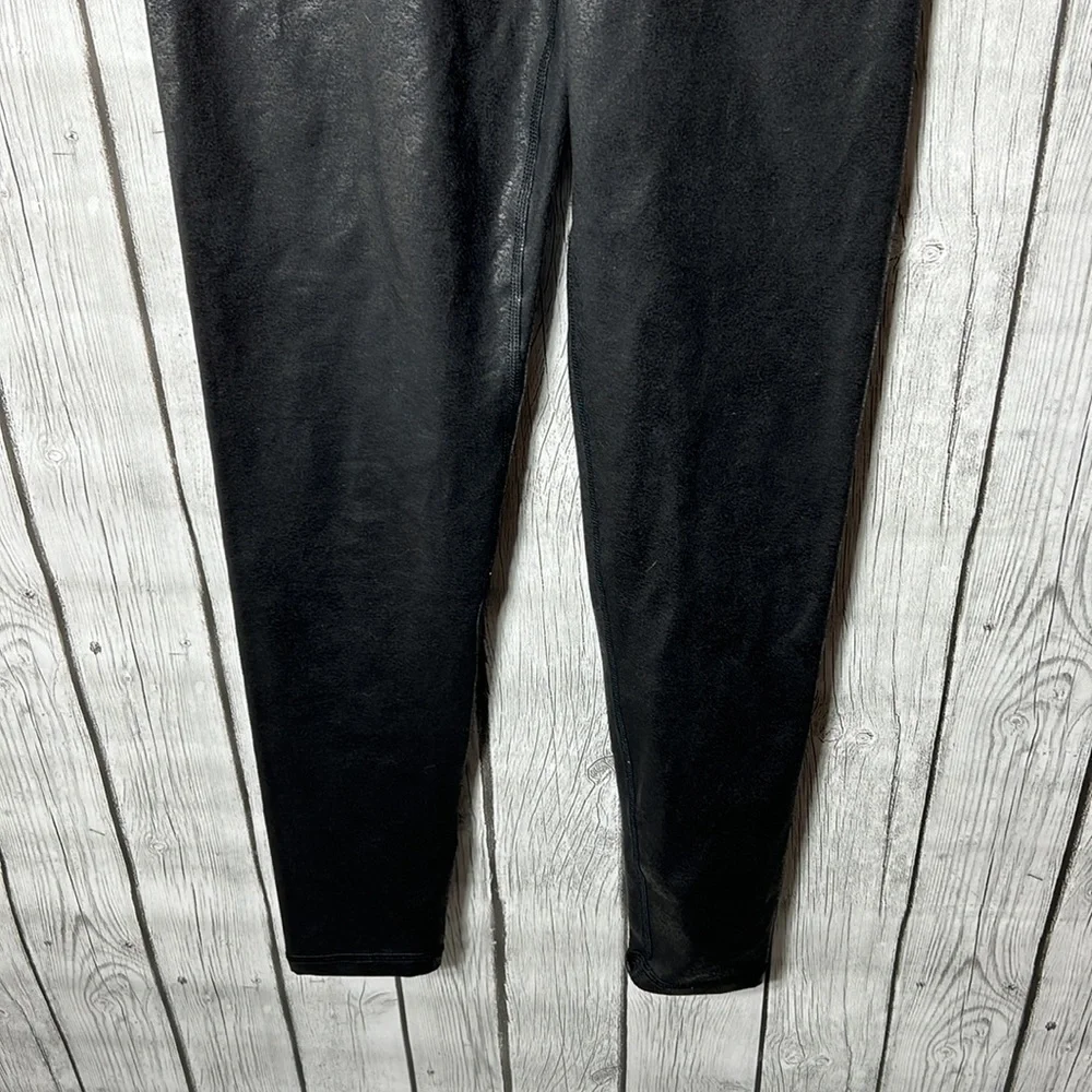 Offline by Aerie the higher high waisted crackle leggings size small